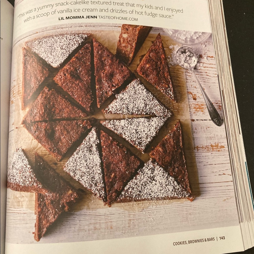 Taste of Home 2022 Fall Baking Cookbook - Picture 3 of 4